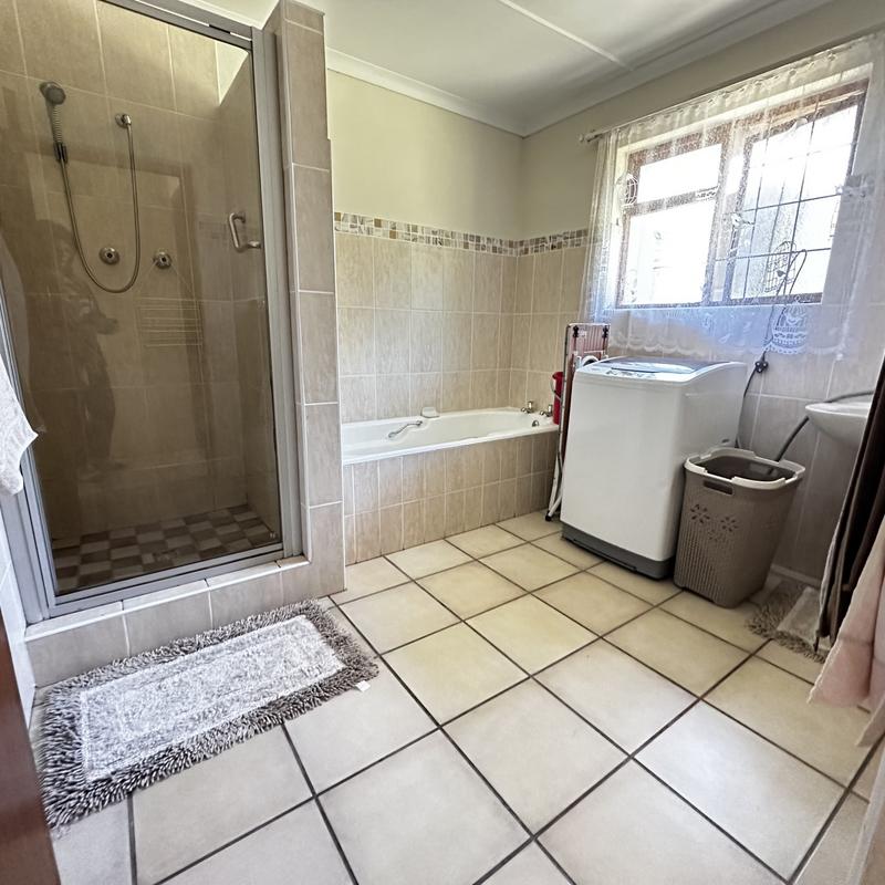 2 Bedroom Property for Sale in Fraaiuitsig Western Cape